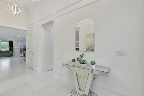 House in Port St. Lucie, Florida 4 bedrooms, 219.06 sq.m. № 1794709 - photo 6