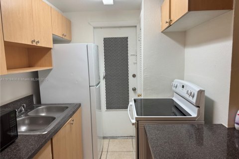 Снять в аренду кондоминиум в Норт-Майами-Бич, Флорида 1 спальня, 49.24м2, № 2082689 - фото 18