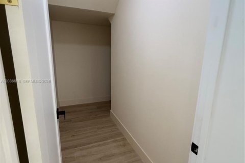 Снять в аренду виллу или дом в Майами, Флорида 5 спален, 289.3м2, № 2084913 - фото 28