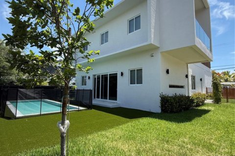 Снять в аренду виллу или дом в Майами, Флорида 5 спален, 289.3м2, № 2084913 - фото 23