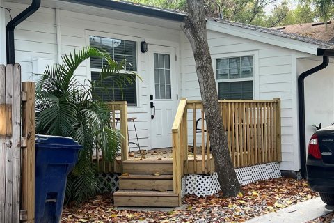 House in Tampa, Florida 3 bedrooms, 116.13 sq.m. № 2111316