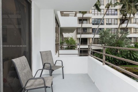 Condo in Hallandale Beach, Florida, 1 bedroom № 1947628 - photo 22