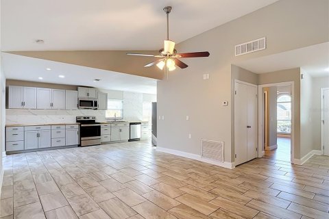 Casa en venta en Valrico, Florida, 4 dormitorios, 138.98 m2 № 2224928 - foto 9