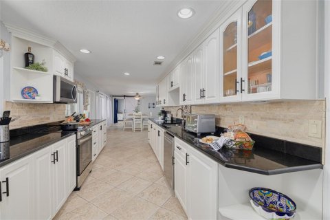 House in New Port Richey, Florida 3 bedrooms, 157.1 sq.m. № 1723388 - photo 19