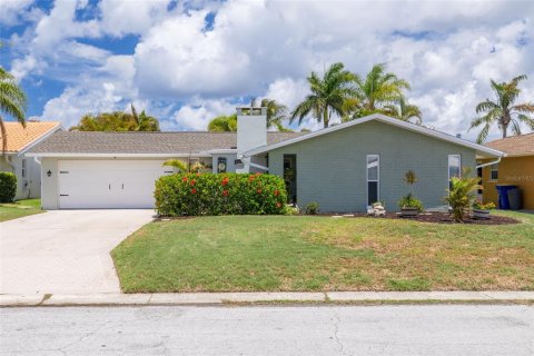 House in New Port Richey, Florida 3 bedrooms, 157.1 sq.m. № 1723388 - photo 9
