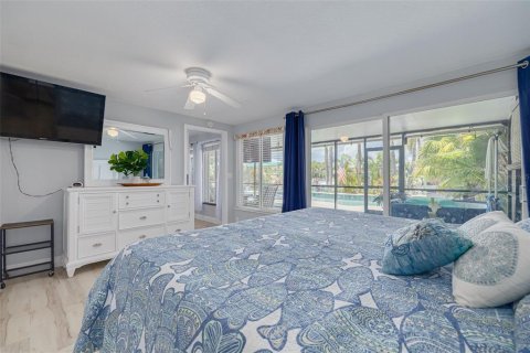 House in New Port Richey, Florida 3 bedrooms, 157.1 sq.m. № 1723388 - photo 26