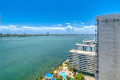 Condo in North Bay Village, Florida, 2 bedrooms  № 1888169 - photo 2