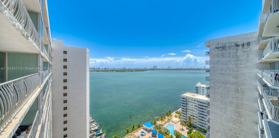 Condo in North Bay Village, Florida, 2 bedrooms  № 1888169