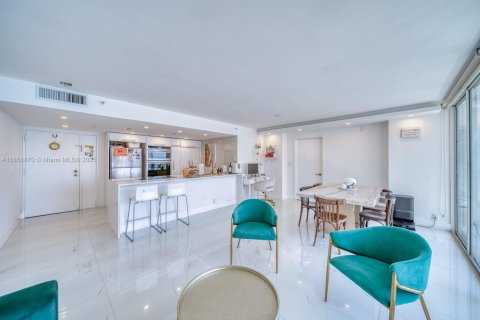 Condo in North Bay Village, Florida, 2 bedrooms  № 1888169 - photo 6