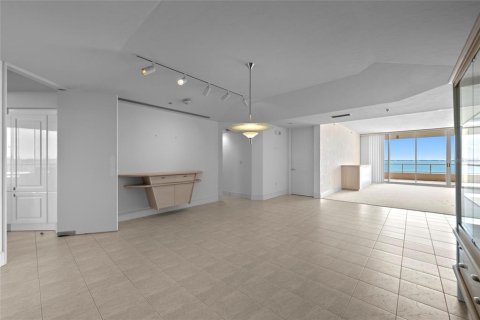 Condo in Longboat Key, Florida, 3 bedrooms  № 2222259 - photo 16