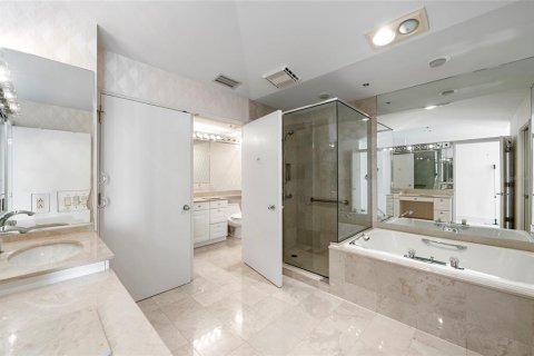 Condo in Longboat Key, Florida, 3 bedrooms  № 2222259 - photo 30