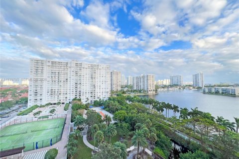 Condominio en venta en Aventura, Florida, 1 dormitorio, 99.03 m2 № 1997068 - foto 21