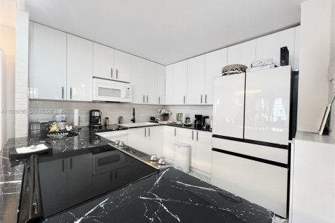 Купить кондоминиум в Авентура, Флорида 1 спальня, 99.03м2, № 1997068 - фото 2