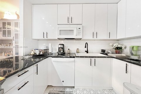 Купить кондоминиум в Авентура, Флорида 1 спальня, 99.03м2, № 1997068 - фото 3