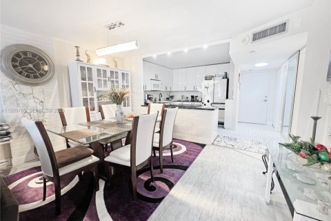 Condominio en venta en Aventura, Florida, 1 dormitorio, 99.03 m2 № 1997068 - foto 13