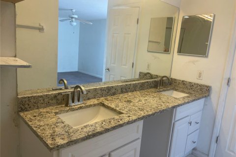 Townhouse in Davenport, Florida 3 bedrooms, 111.48 sq.m. № 1614350 - photo 13