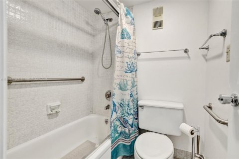 Condo in Pembroke Pines, Florida, 1 bedroom  № 1953983 - photo 18