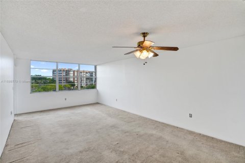 Condo in Pembroke Pines, Florida, 1 bedroom  № 1953983 - photo 7
