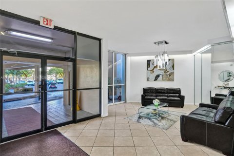 Condo in Pembroke Pines, Florida, 1 bedroom  № 1953983 - photo 30