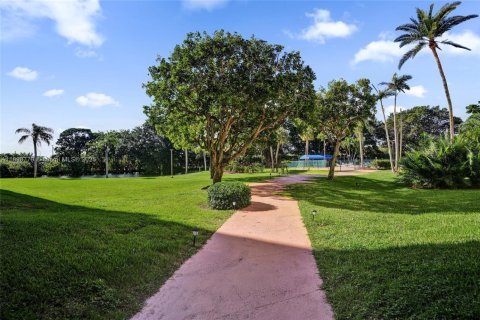 Condo in Pembroke Pines, Florida, 1 bedroom  № 1953983 - photo 28