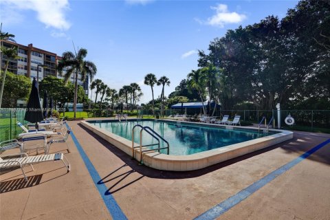 Condo in Pembroke Pines, Florida, 1 bedroom  № 1953983 - photo 26
