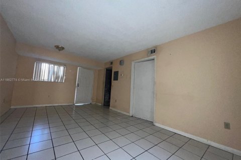 Condominio en venta en Hialeah, Florida, 2 dormitorios, 95.22 m2 № 1890956 - foto 13