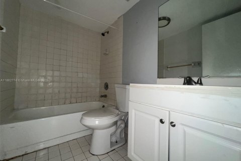 Condominio en venta en Hialeah, Florida, 2 dormitorios, 95.22 m2 № 1890956 - foto 9