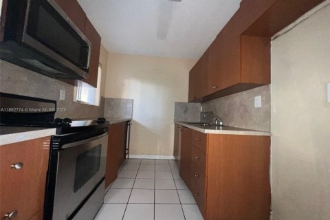 Condominio en venta en Hialeah, Florida, 2 dormitorios, 95.22 m2 № 1890956 - foto 19