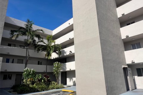 Condominio en venta en Hialeah, Florida, 2 dormitorios, 95.22 m2 № 1890956 - foto 7