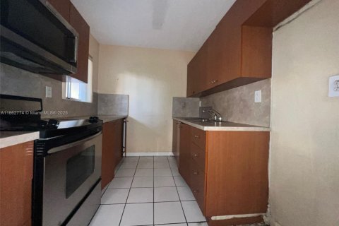 Condominio en venta en Hialeah, Florida, 2 dormitorios, 95.22 m2 № 1890956 - foto 20