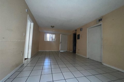 Condominio en venta en Hialeah, Florida, 2 dormitorios, 95.22 m2 № 1890956 - foto 14