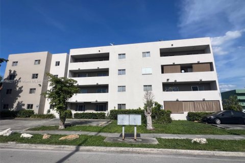 Condominio en venta en Hialeah, Florida, 2 dormitorios, 95.22 m2 № 1890956 - foto 2