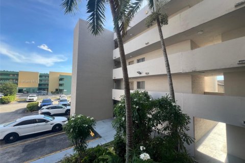 Condominio en venta en Hialeah, Florida, 2 dormitorios, 95.22 m2 № 1890956 - foto 8