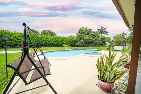 House in Homestead, Florida 4 bedrooms, 167.22 sq.m. № 1836134 - photo 18