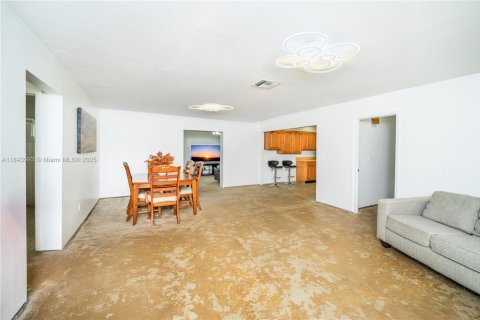 House in Homestead, Florida 4 bedrooms, 167.22 sq.m. № 1836134 - photo 7