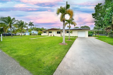 House in Homestead, Florida 4 bedrooms, 167.22 sq.m. № 1836134 - photo 3