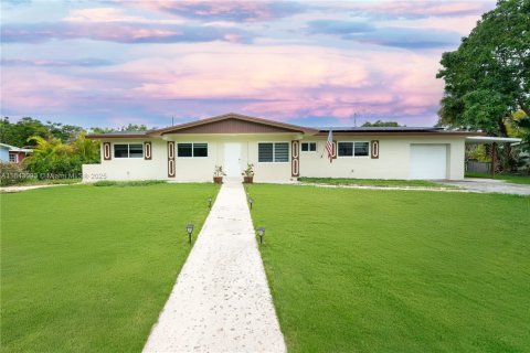 House in Homestead, Florida 4 bedrooms, 167.22 sq.m. № 1836134 - photo 1