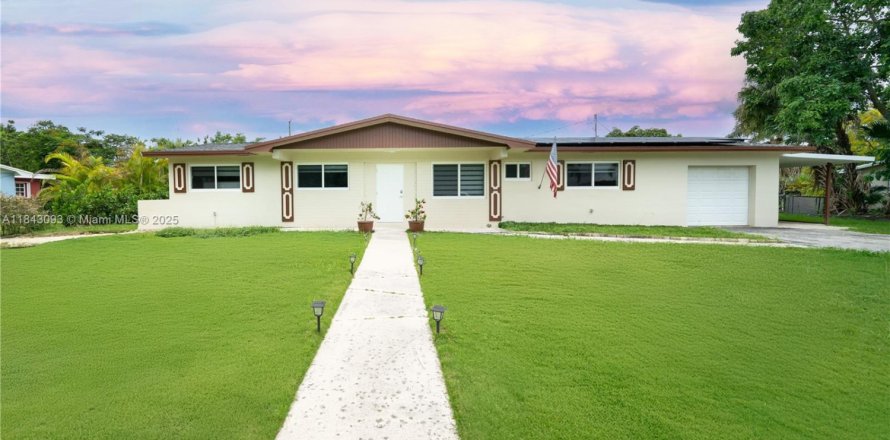 House in Homestead, Florida 4 bedrooms, 167.22 sq.m. № 1836134