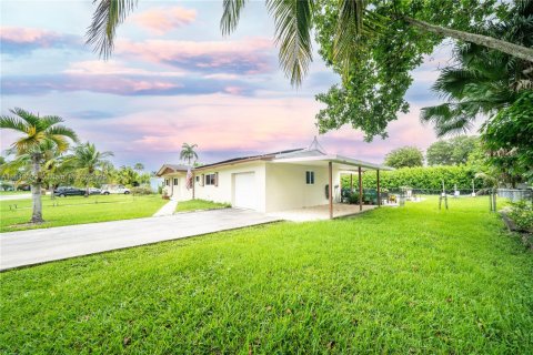 House in Homestead, Florida 4 bedrooms, 167.22 sq.m. № 1836134 - photo 4