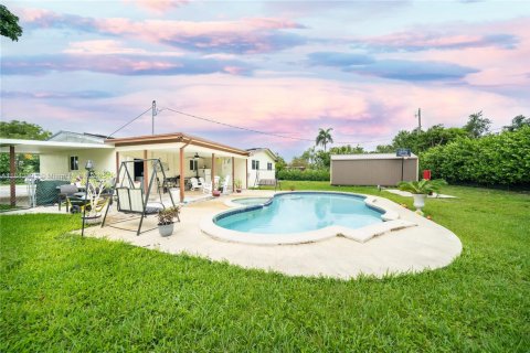 House in Homestead, Florida 4 bedrooms, 167.22 sq.m. № 1836134 - photo 17