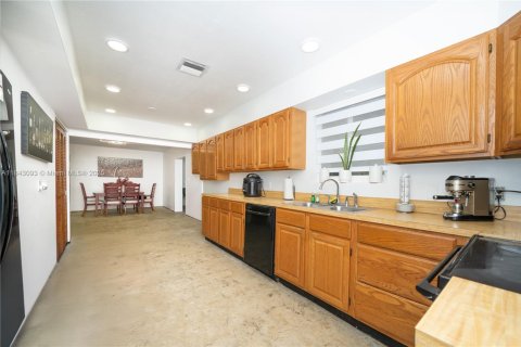 House in Homestead, Florida 4 bedrooms, 167.22 sq.m. № 1836134 - photo 20