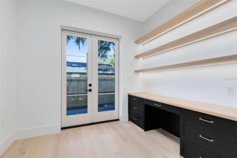 House in Winter Park, Florida 3 bedrooms, 208.29 sq.m. № 1865942 - photo 15