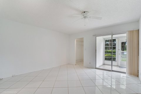 Condo in Coconut Creek, Florida, 2 bedrooms  № 2184641 - photo 6