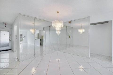 Condo in Coconut Creek, Florida, 2 bedrooms  № 2184641 - photo 5