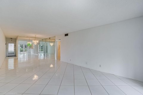Condo in Coconut Creek, Florida, 2 bedrooms  № 2184641 - photo 3