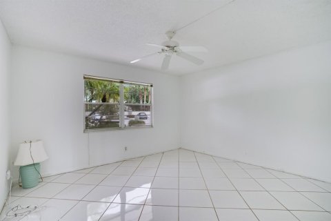 Condo in Coconut Creek, Florida, 2 bedrooms  № 2184641 - photo 16