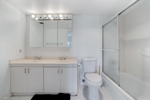 Condo in Coconut Creek, Florida, 2 bedrooms  № 2184641 - photo 4