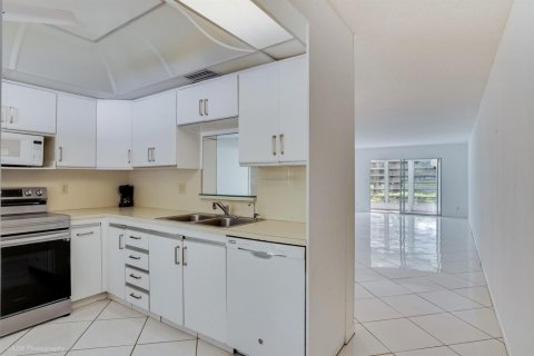 Condo in Coconut Creek, Florida, 2 bedrooms  № 2184641 - photo 14