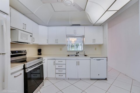 Condo in Coconut Creek, Florida, 2 bedrooms  № 2184641 - photo 15