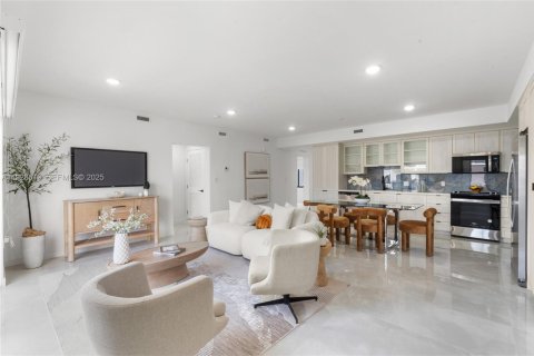 Снять в аренду кондоминиум в Хомстед, Флорида 3 спальни, 120.77м2, № 1987343 - фото 1